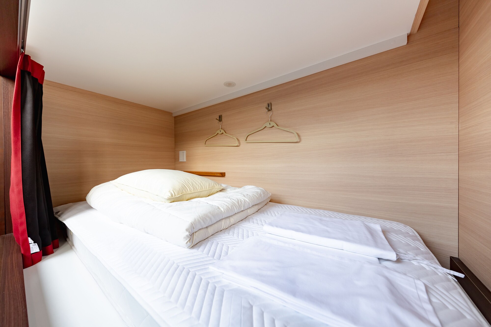 FEMALE DORM, FEMALE ONLY, BASIC, SHARED BATHROOM