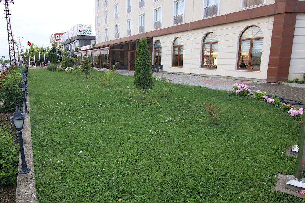 Royal Bilgic Hotel 33/35