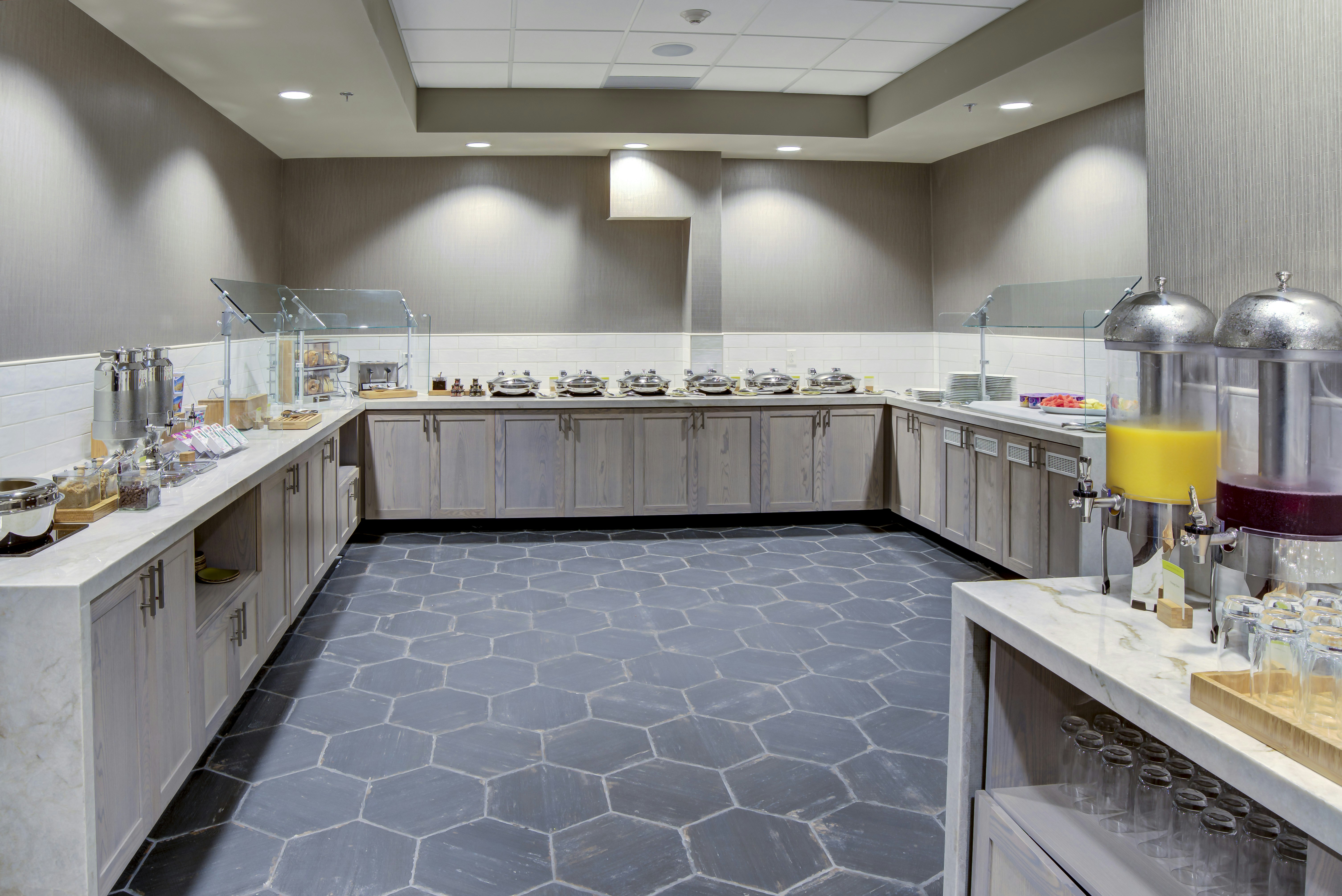 DoubleTree by Hilton Harrisonburg 22/23