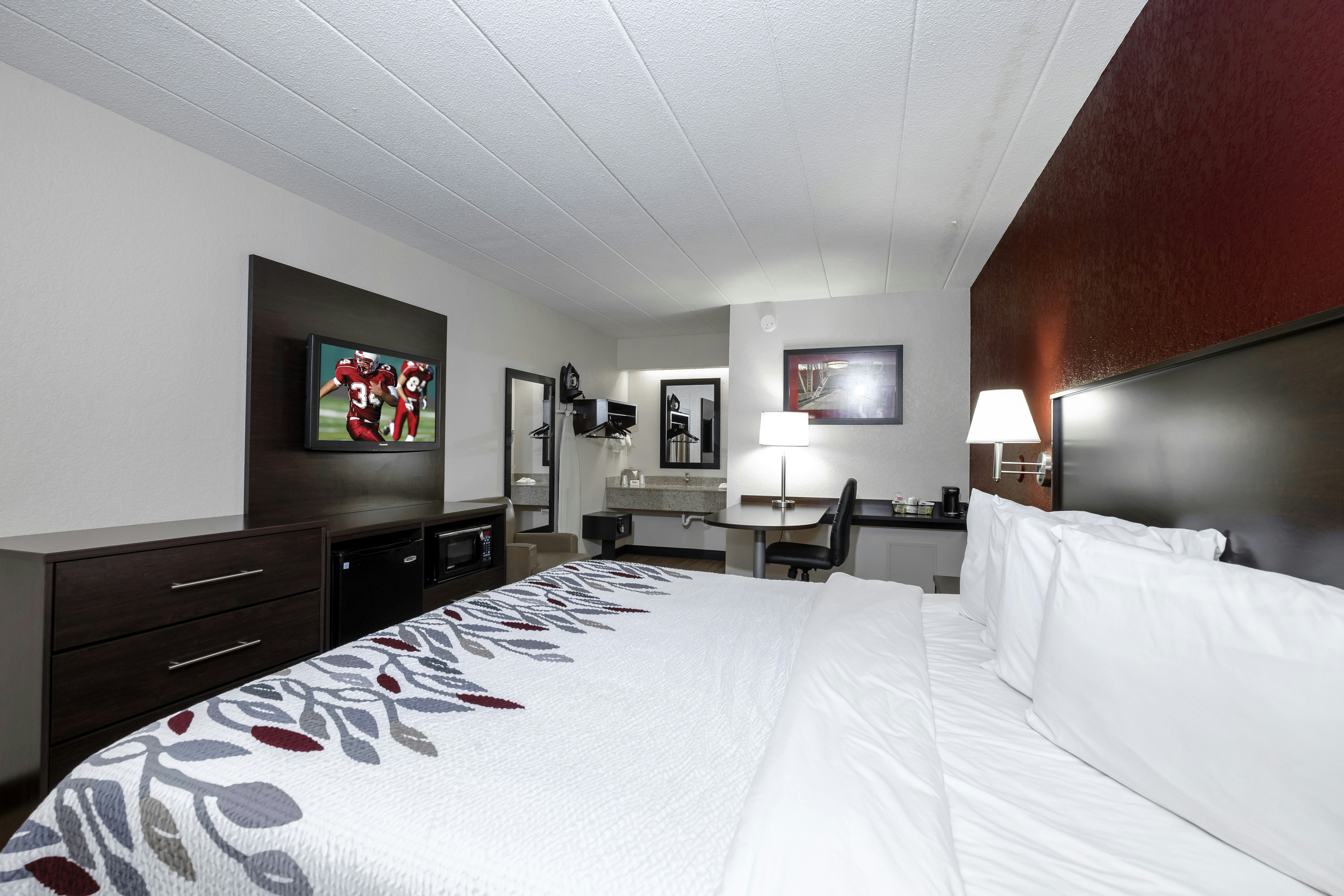 غرفة سوبيريور بسرير كينج، Red Roof Inn Bloomington - Normal/University 3/5