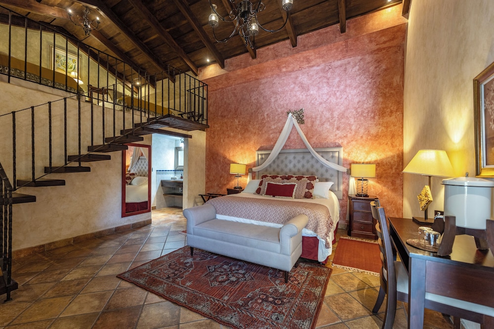 family suite, multiple beds, private bathroom, garden area