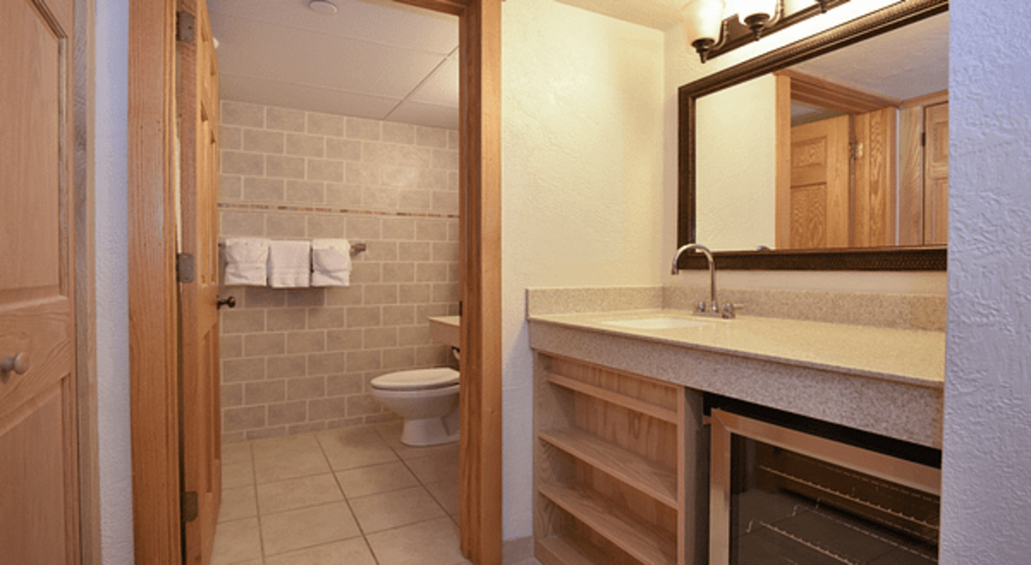 Room, King Bed, Slopeside Hotel at Seven Springs Resort 3/3
