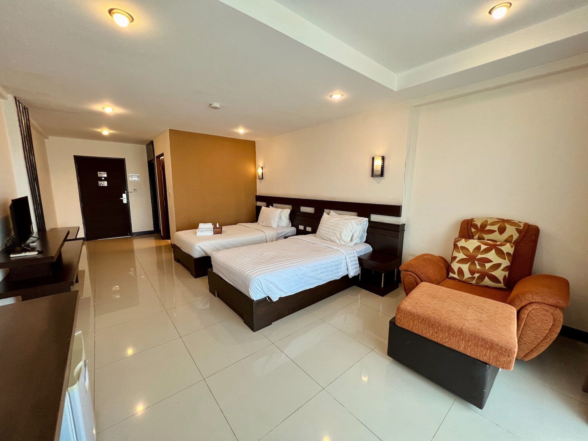DELUXE, TWIN BEDS