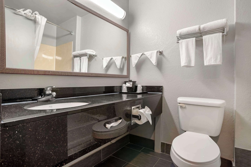 Quality Inn and Suites Birmingham Highway 280 44/46