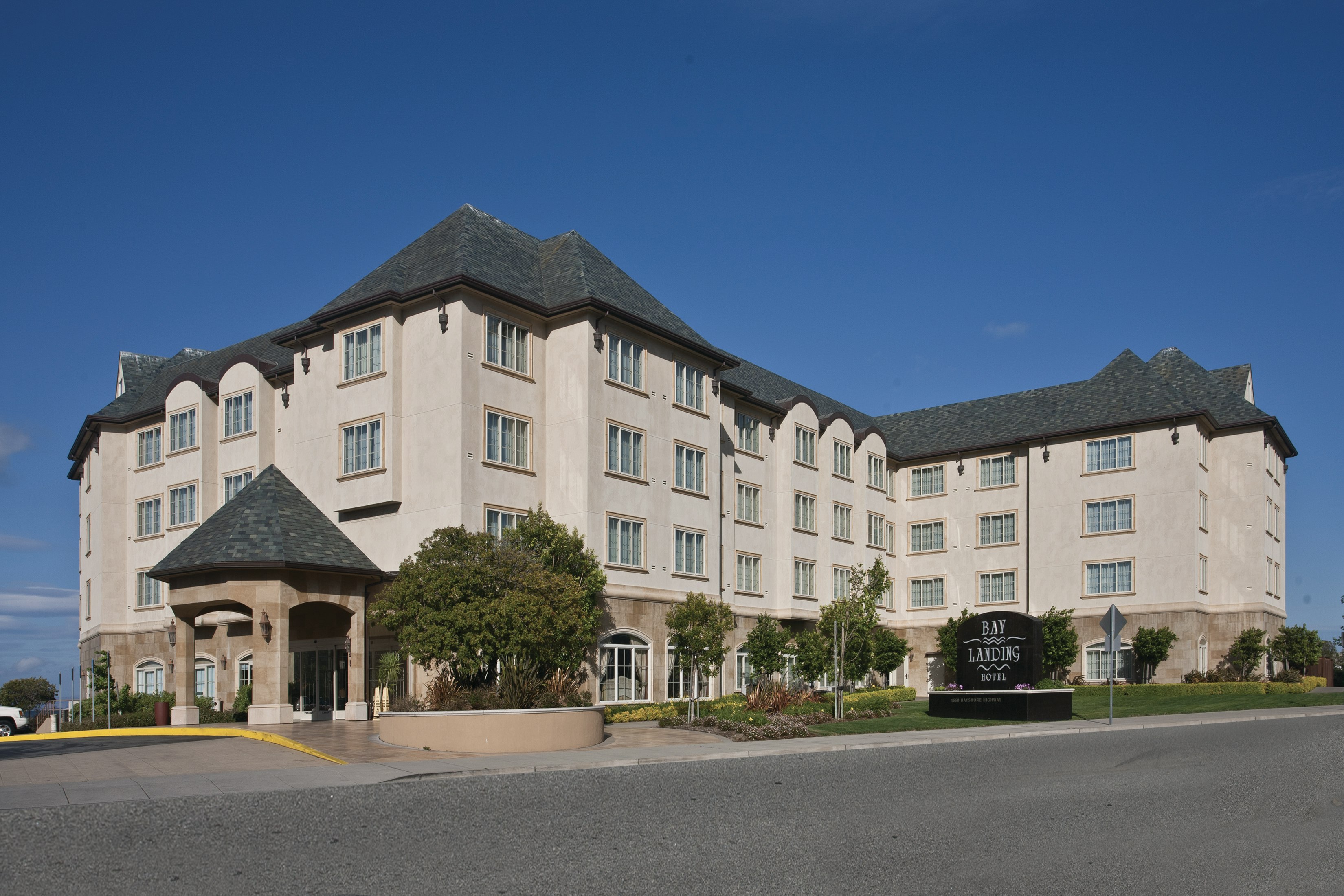 Bay Landing Hotel 4/55