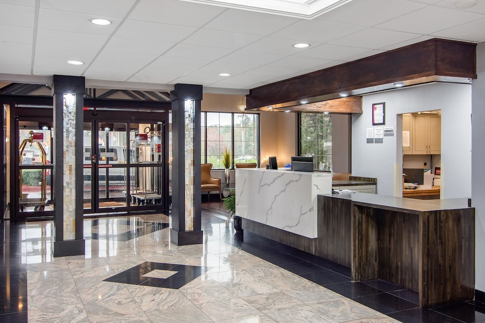 Spark by Hilton Duluth 5/43