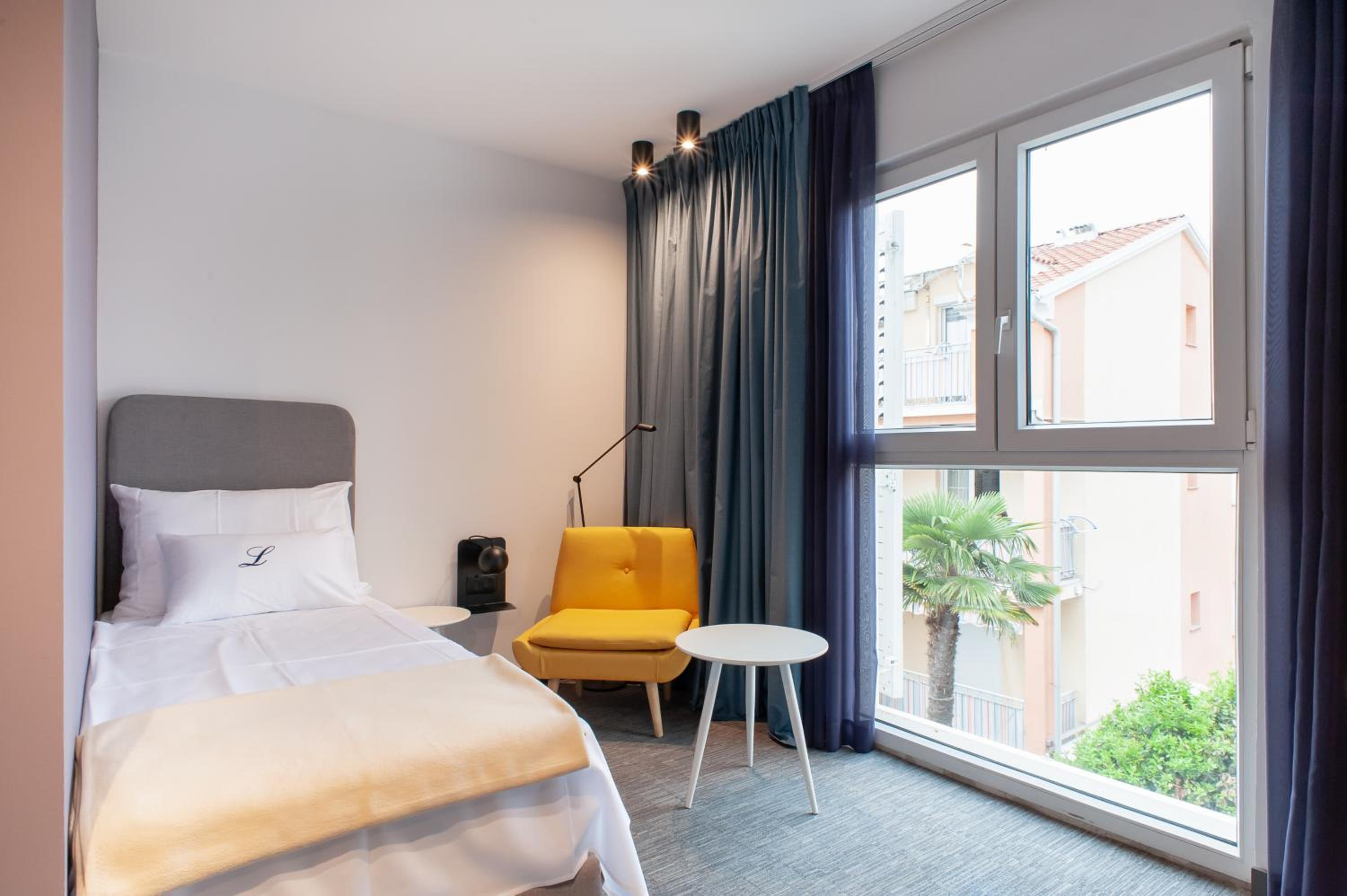 Room, Single