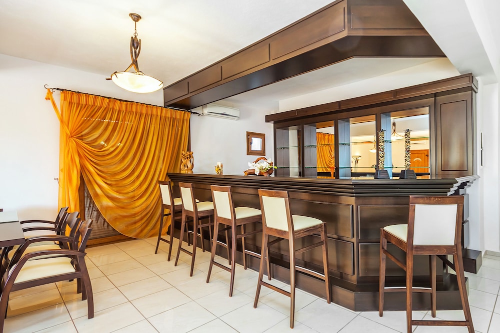 Nereides Hotel 38/49