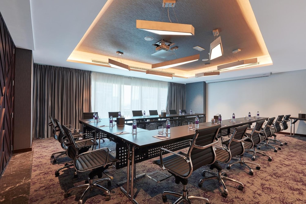 Park Regis Business Bay 42/49