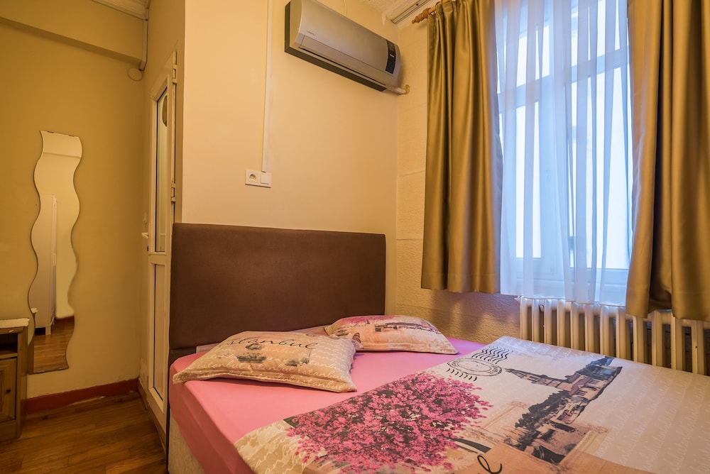 CLASSIC, DOUBLE BED, PRIVATE BATHROOM