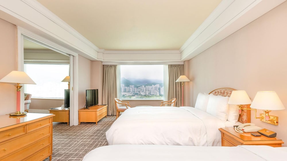 Room at Lotte Hotel Busan, BUSAN