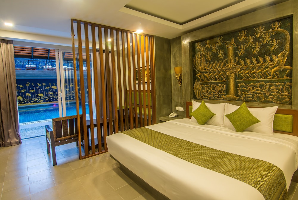DELUXE, KING BED