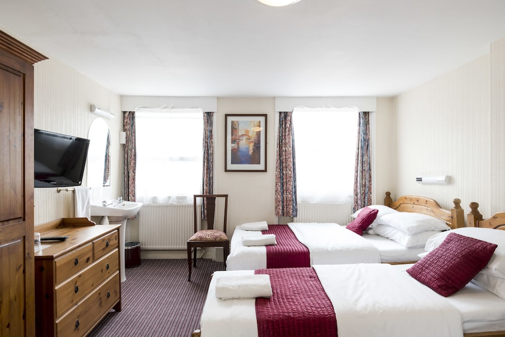 St Athans Hotel 35/73