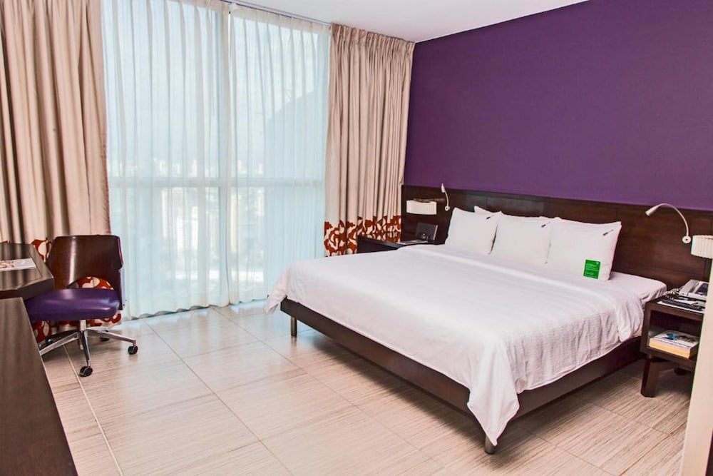 DELUXE, KING BED, CITY VIEW