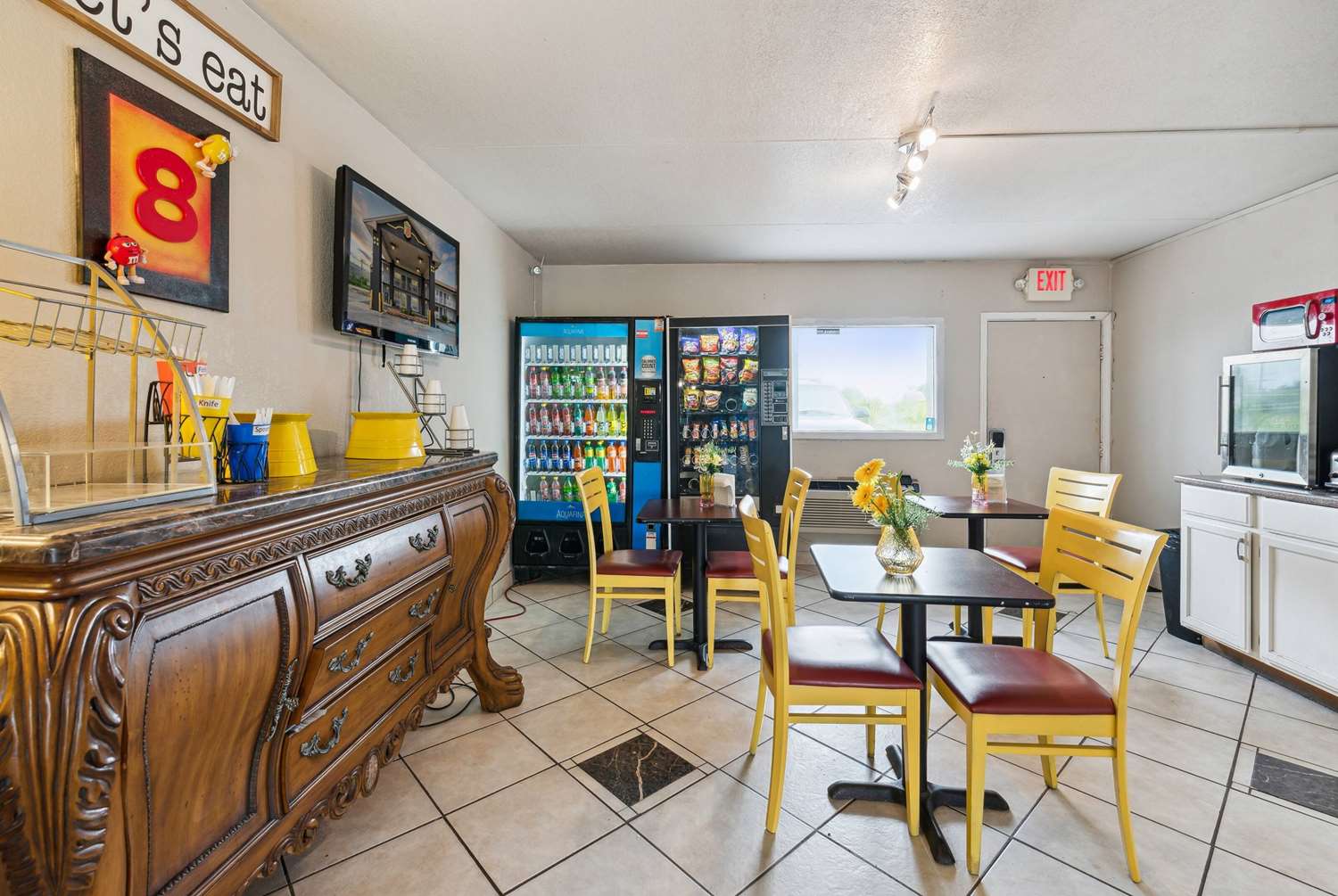 Super 8 By Wyndham Millbury/Toledo 33/54