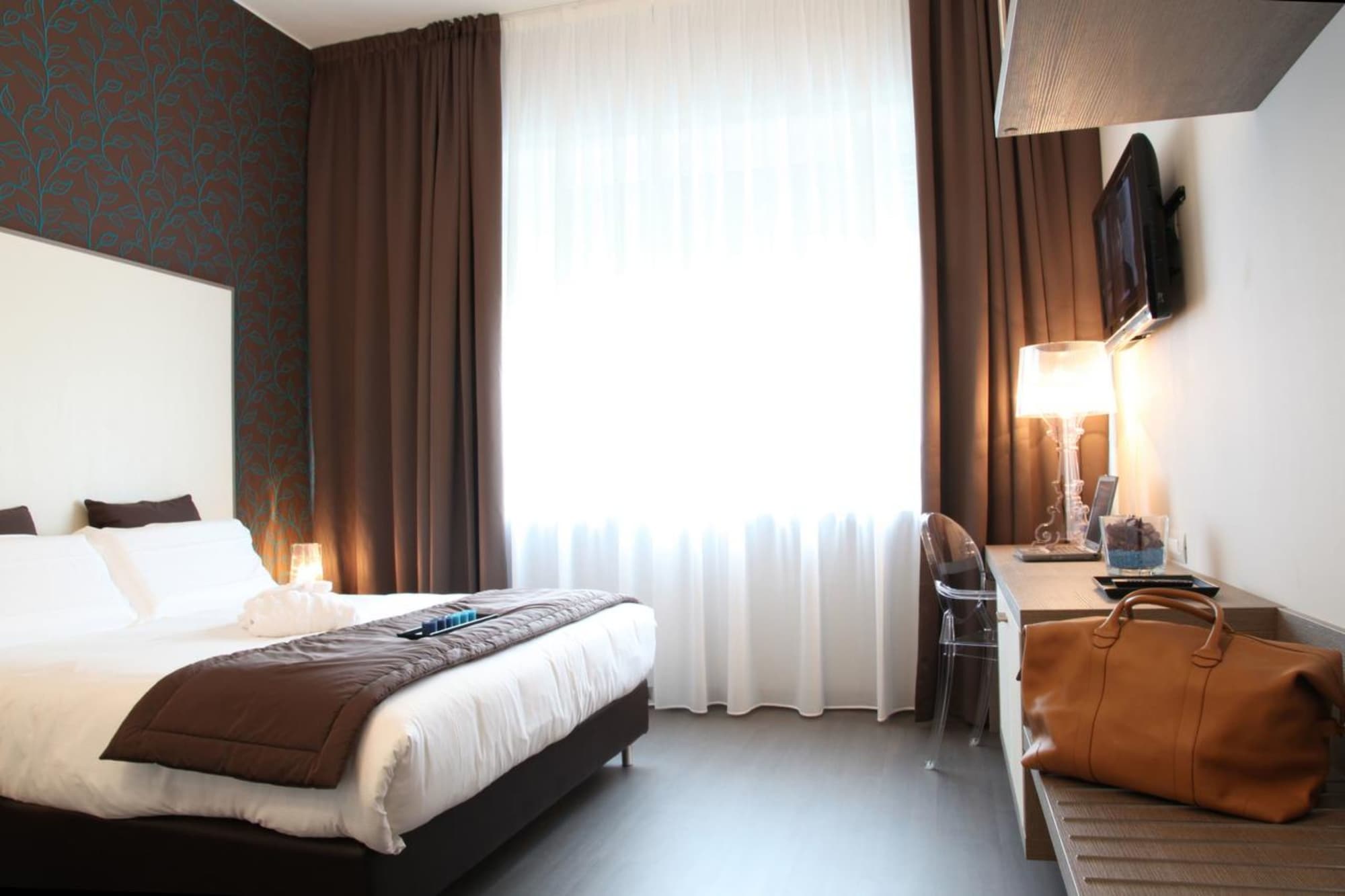 Room, Single Bed, Queen Bed