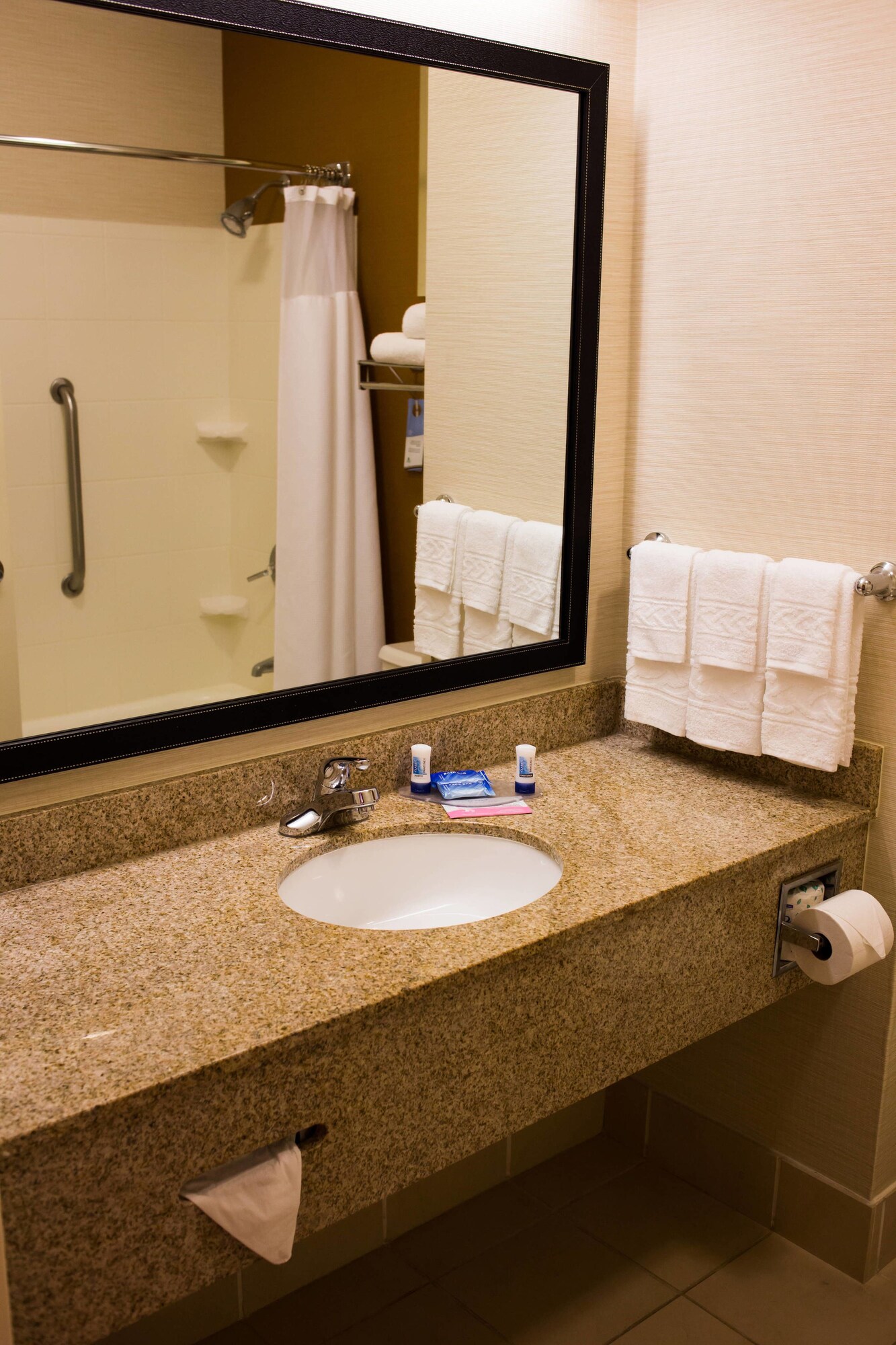 غرفة بسريرين كوين، FAIRFIELD INN AND SUITES LUMBERTON 10/10