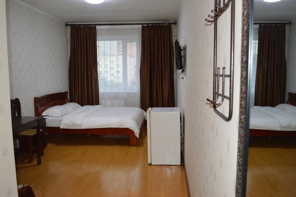 Land Hotel 16/50
