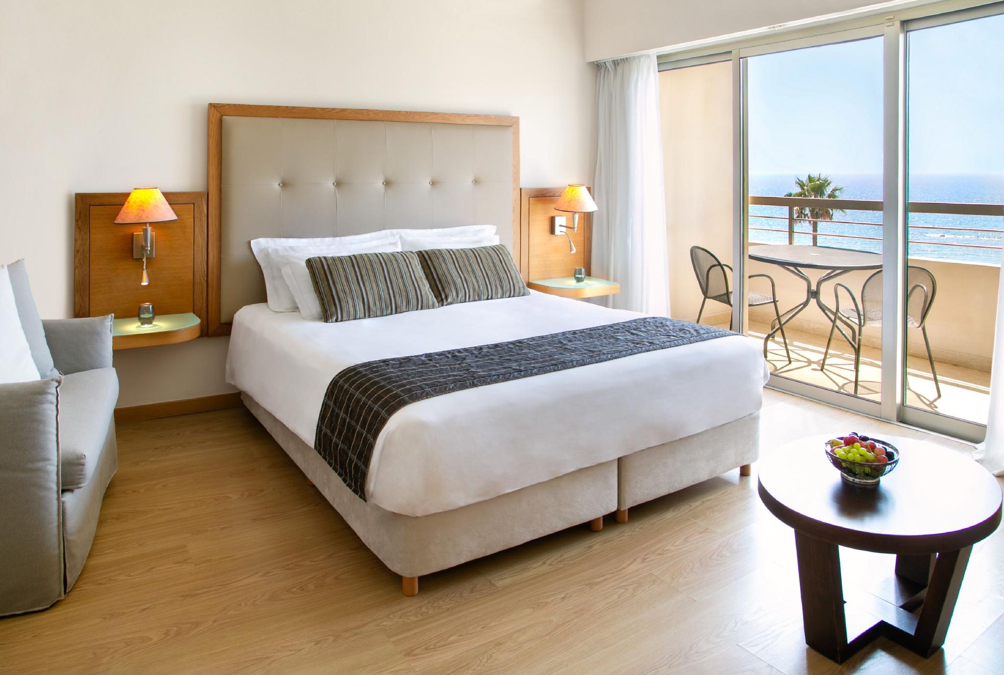 Deluxe, Suite, Queen Bed, Sea View, Outdoor Jetted Tub, Sofa, Terrace