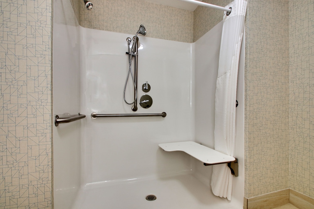 Holiday Inn Express and Suites Mt Sterling North 32/72