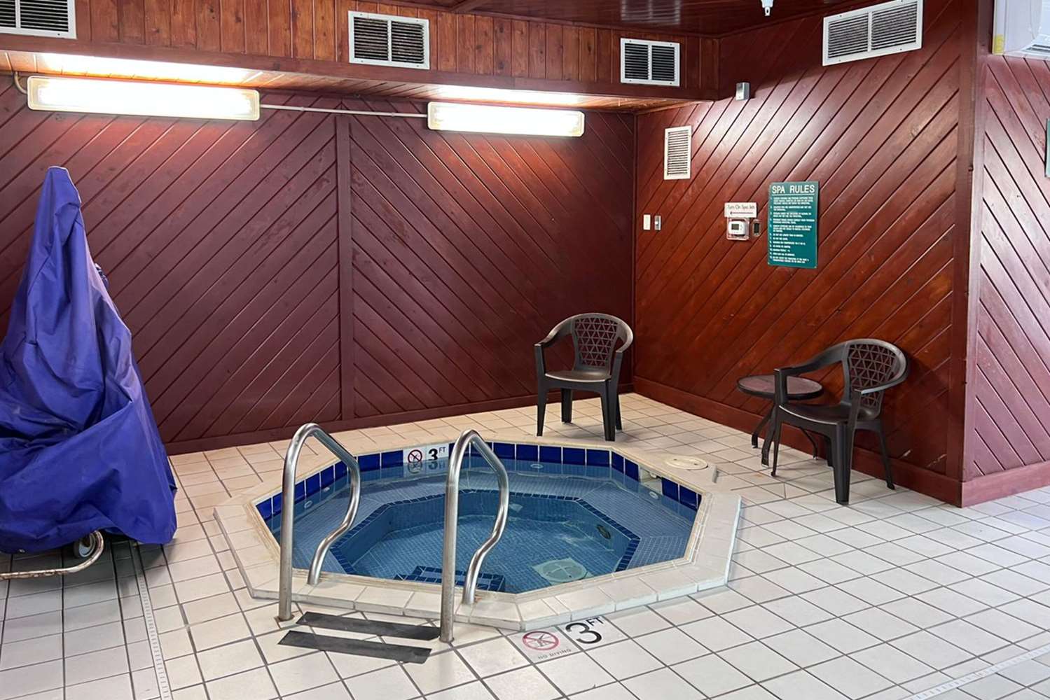 Econo Lodge Fargo - West Acres 1/2