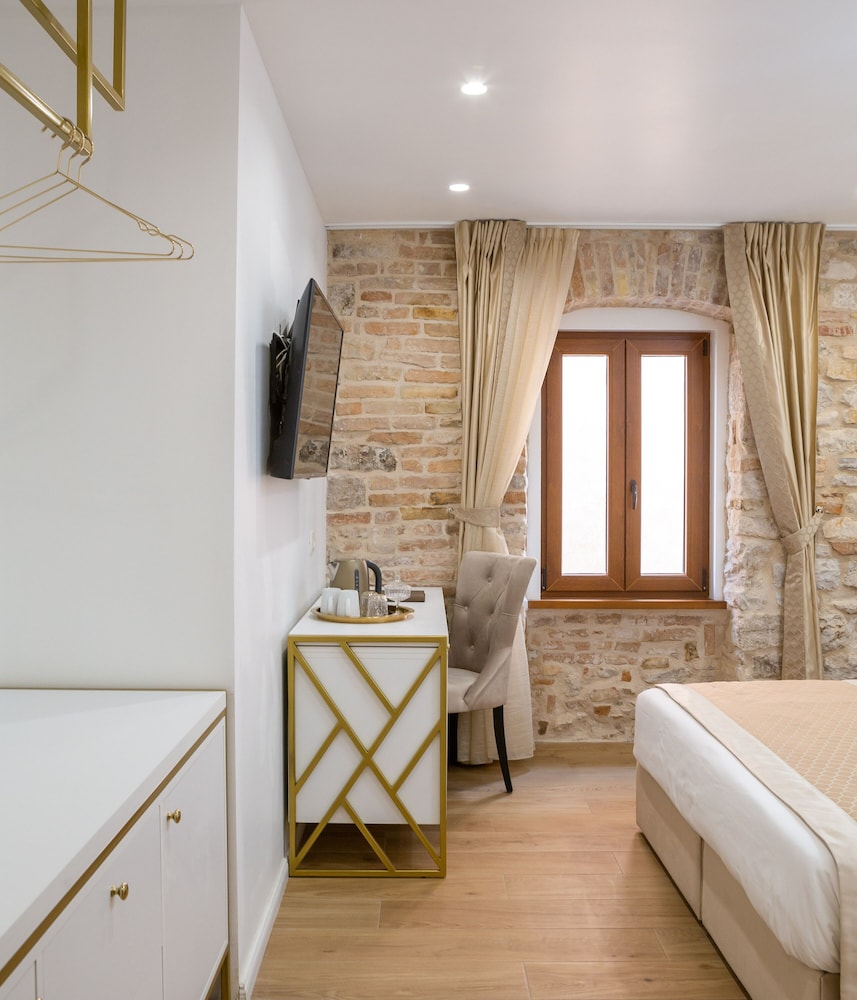 Le Premier Luxury Rooms 16/43