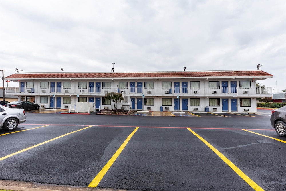 Motel6 North Richland Hills, TX 46/61