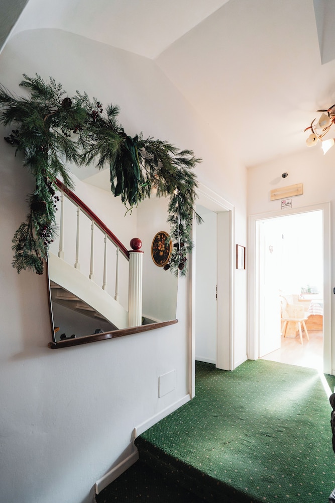 Hotel Oasi 10/50