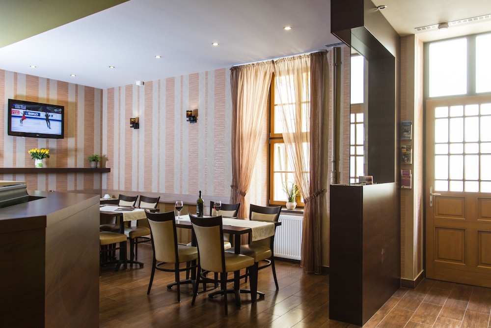 Central Hotel 21 44/54
