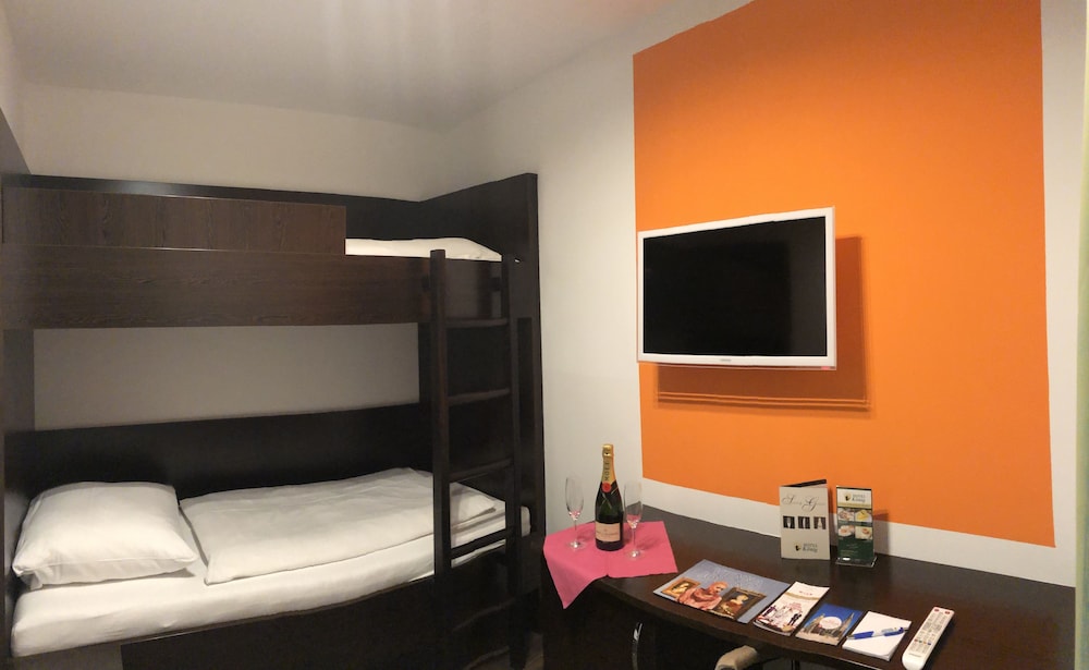 Hotel Konig 24/71