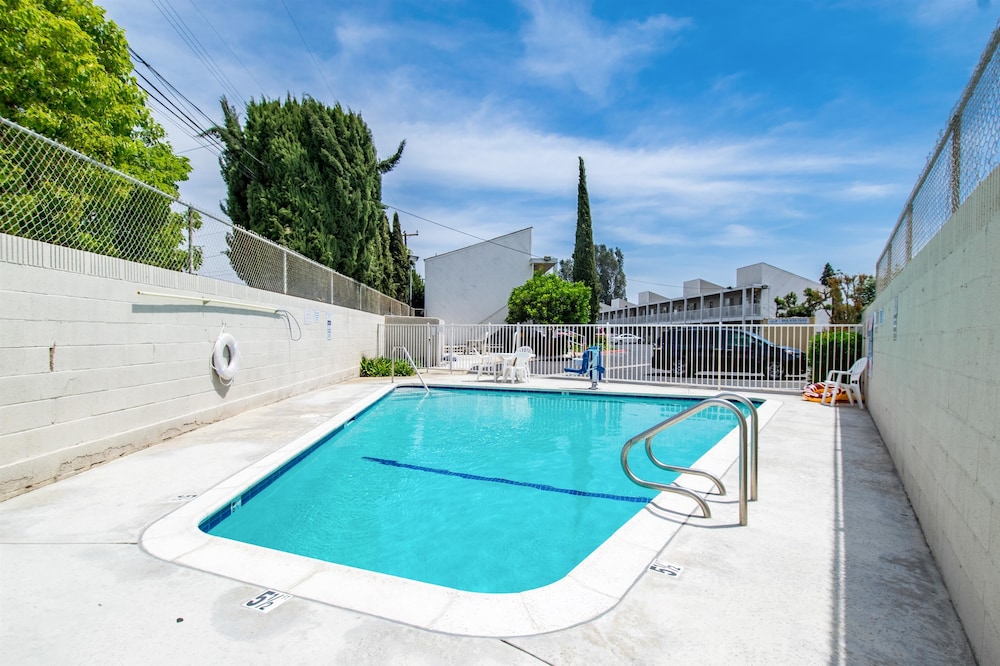 Studio6 Cypress, CA 29/42