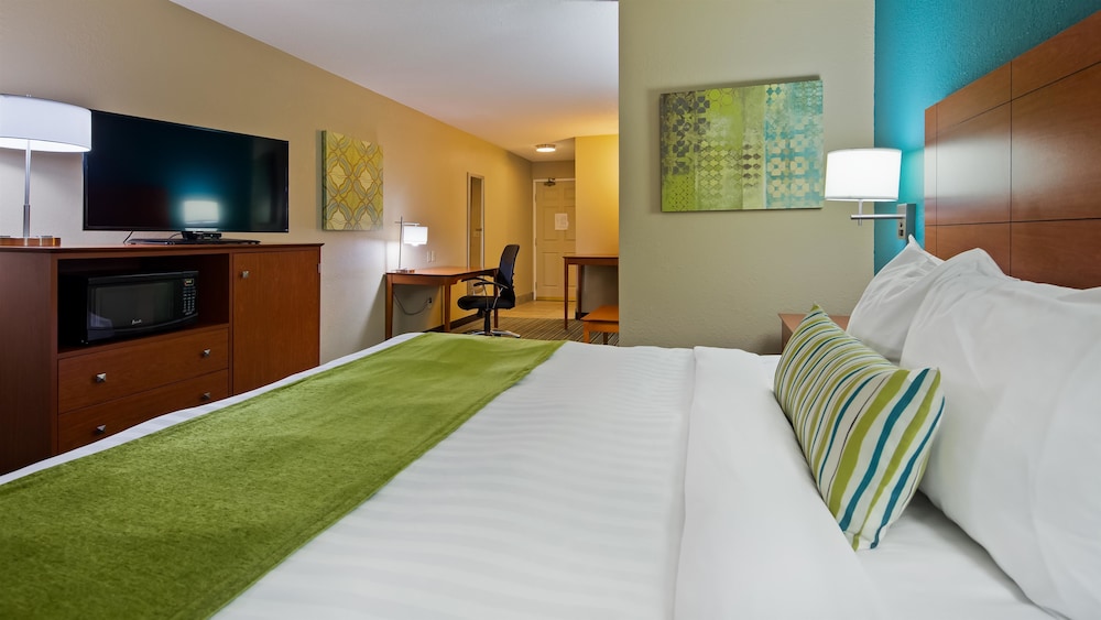 Best Western Plus Menomonie Inn & Suites 4/39