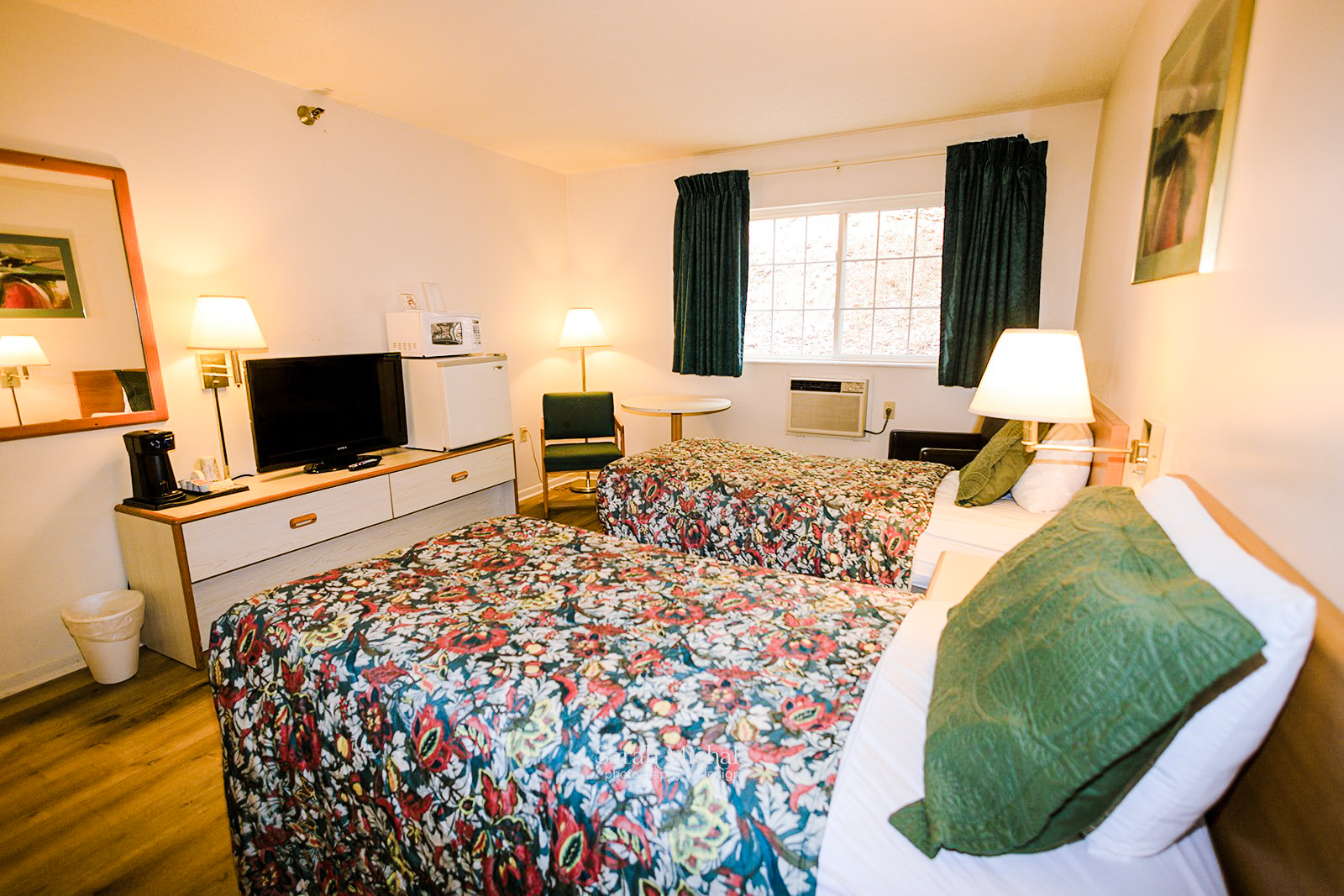 Mountain Host Motor Inn 12/28