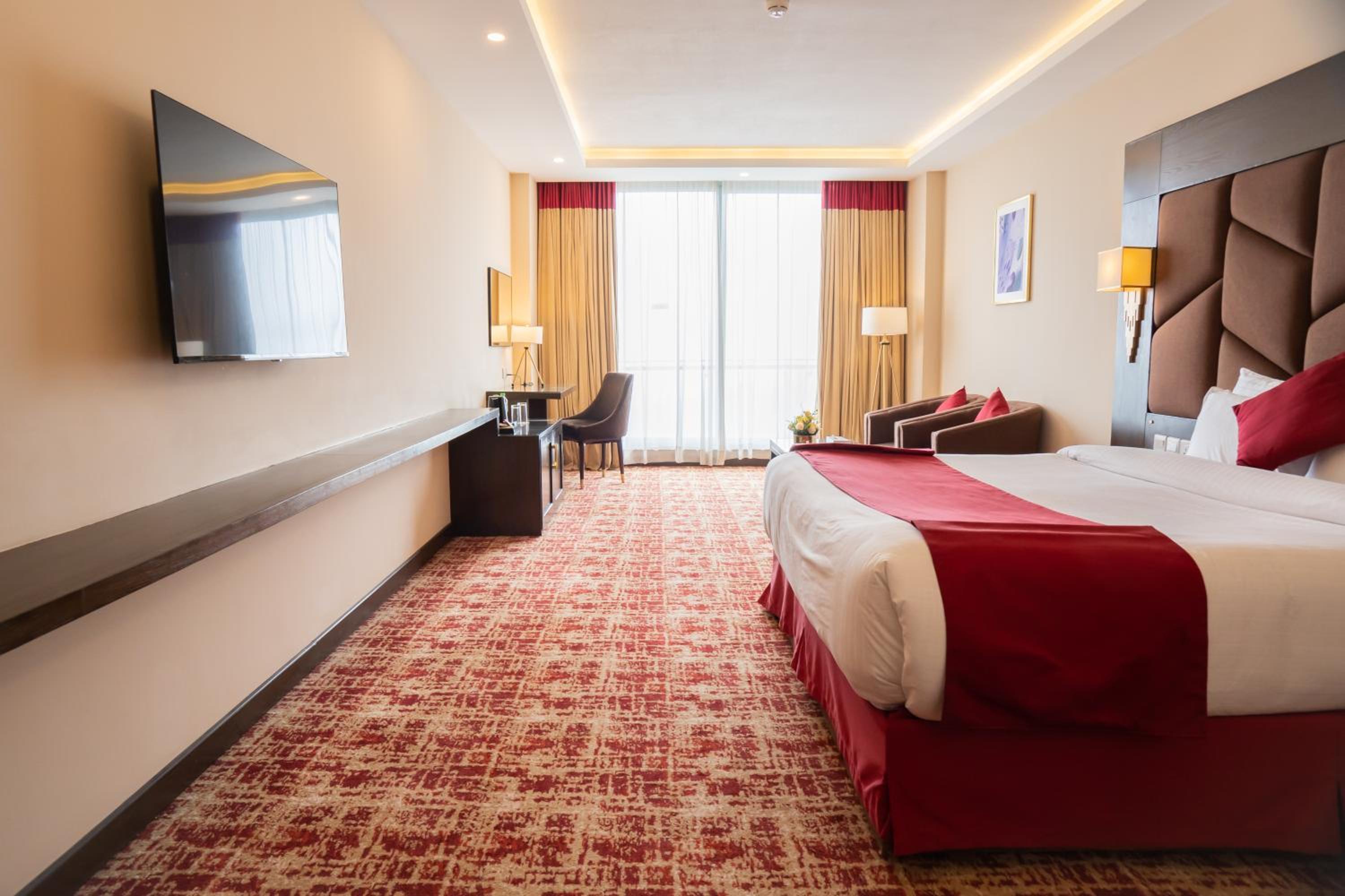 Executive, King Bed, Valley View