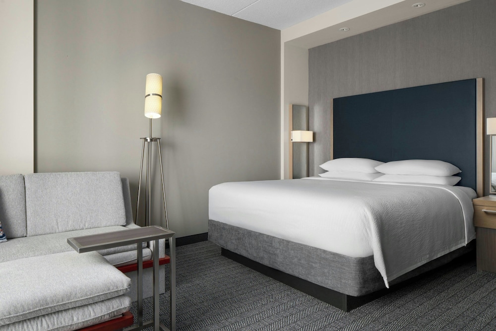 غرفة بسرير كينج لذوي الإعاقة، Courtyard By Marriott Fayetteville Fort Bragg Spring Lake 2/10