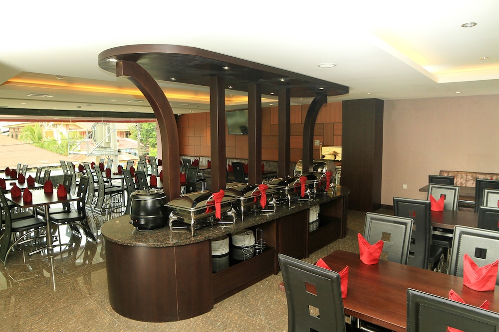 Continent Centrepoint Panakkukang Makassar 14/15