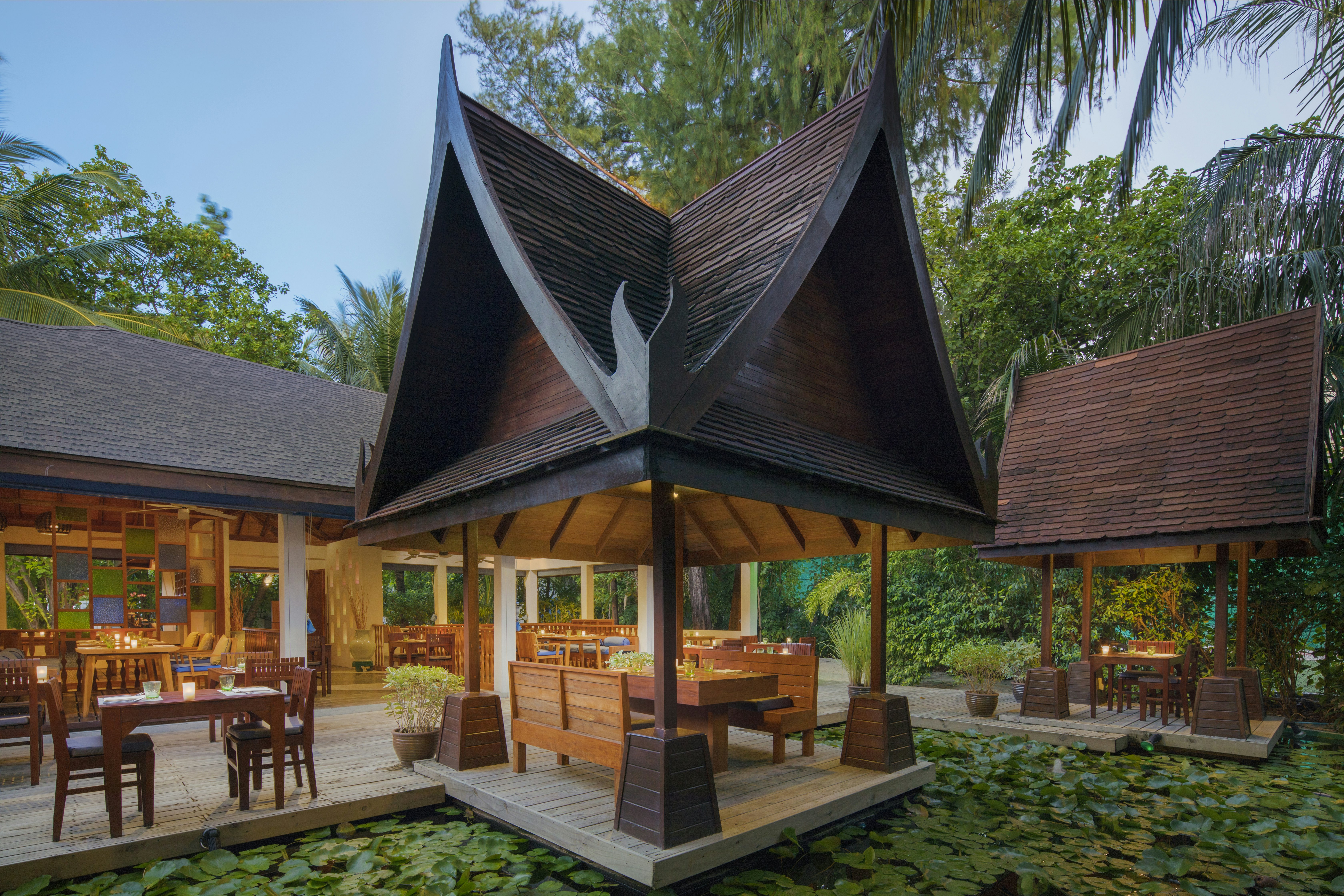 Machchafushi Island Resort & Spa Maldives, The Centara Collection 11/90