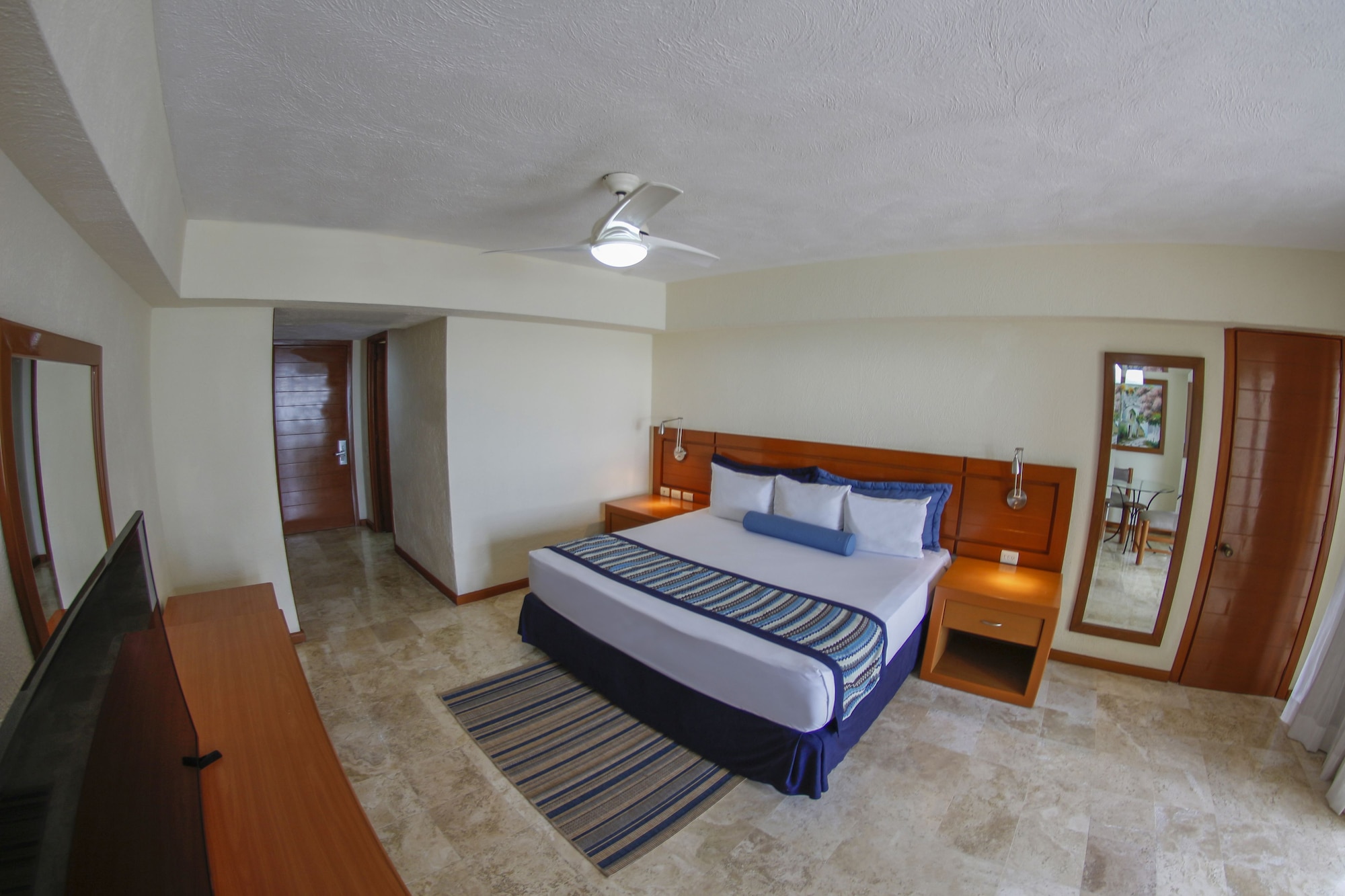 1 BEDROOM, SUITE