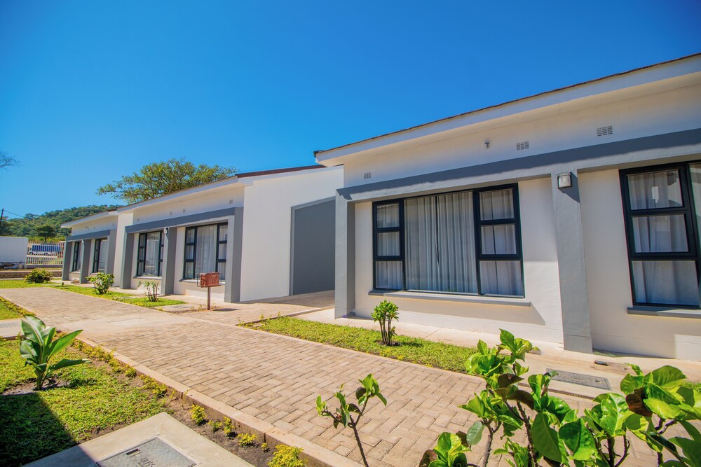 Livingstonia Beach 51/53