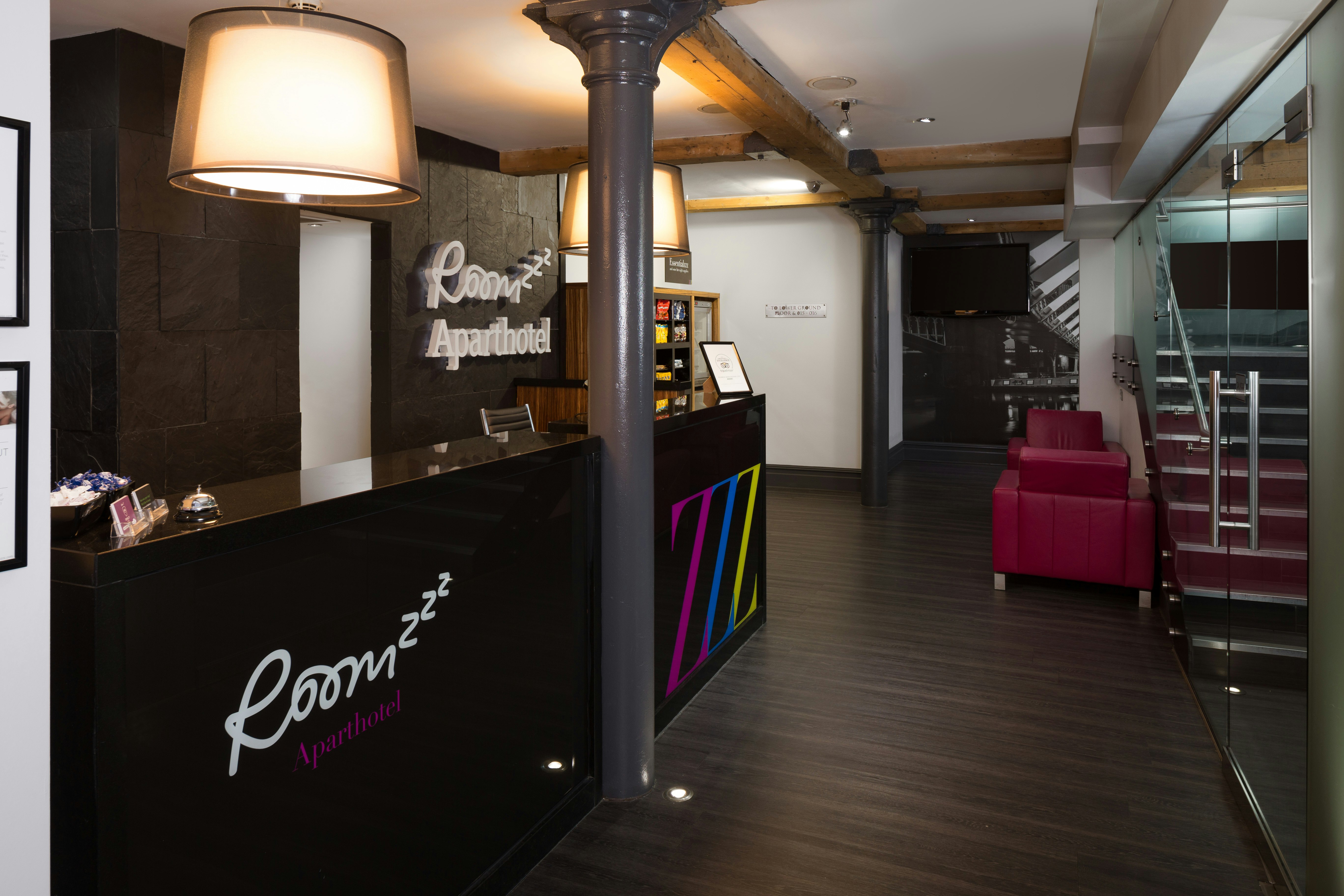 Roomzzz Manchester 14/26