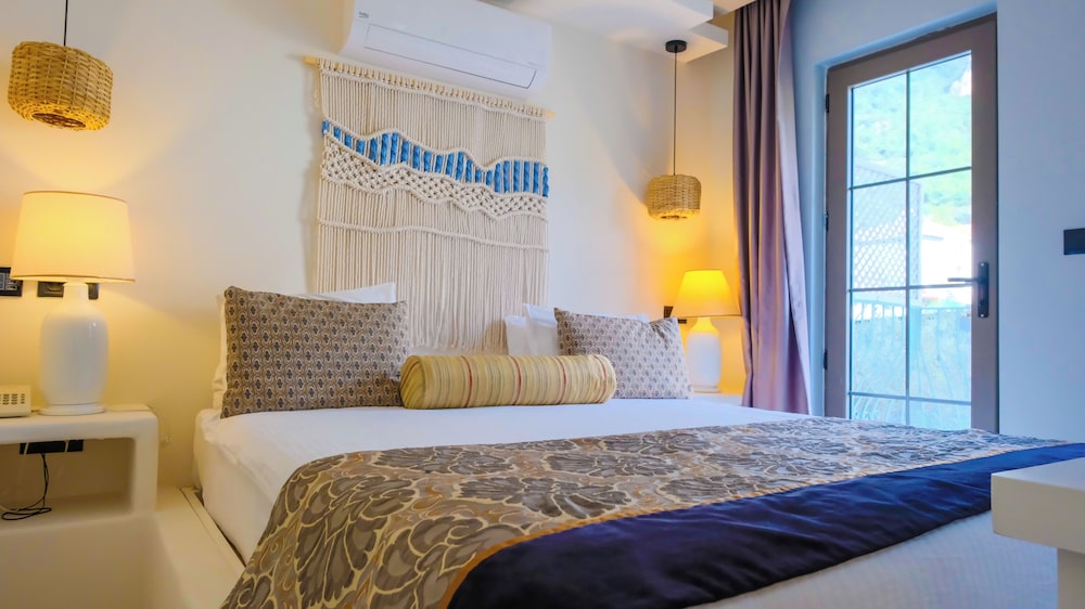 1 BEDROOM, PREMIUM, SUITE