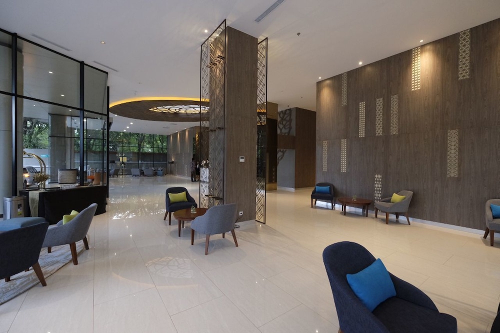 Hotel Ayola Lippo Cikarang 5/60