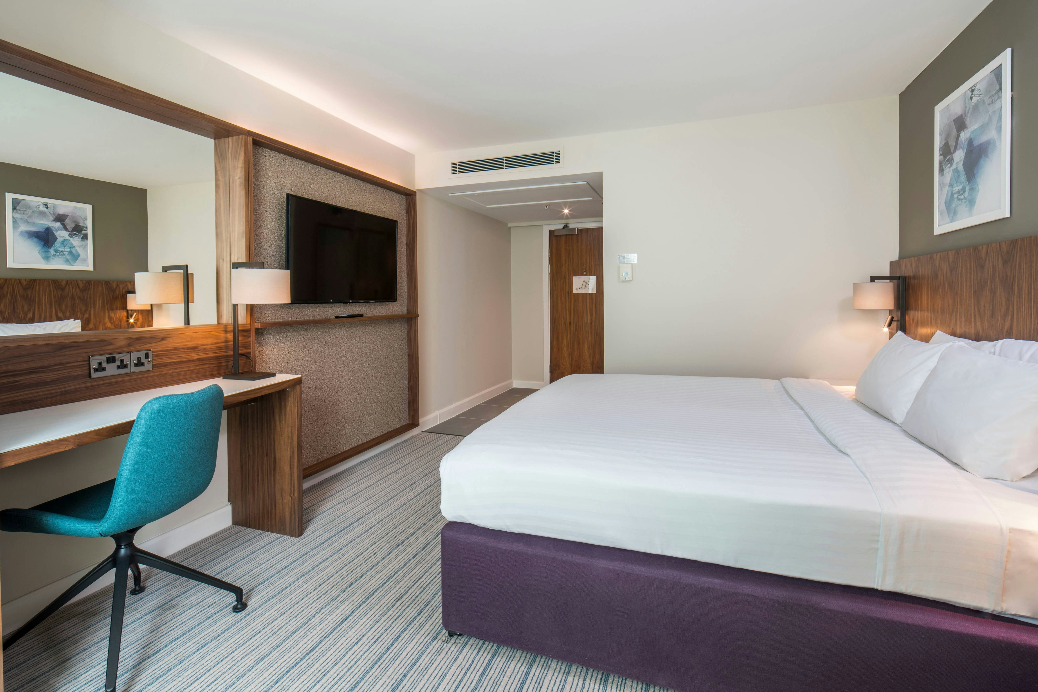 ROOM, KING BED