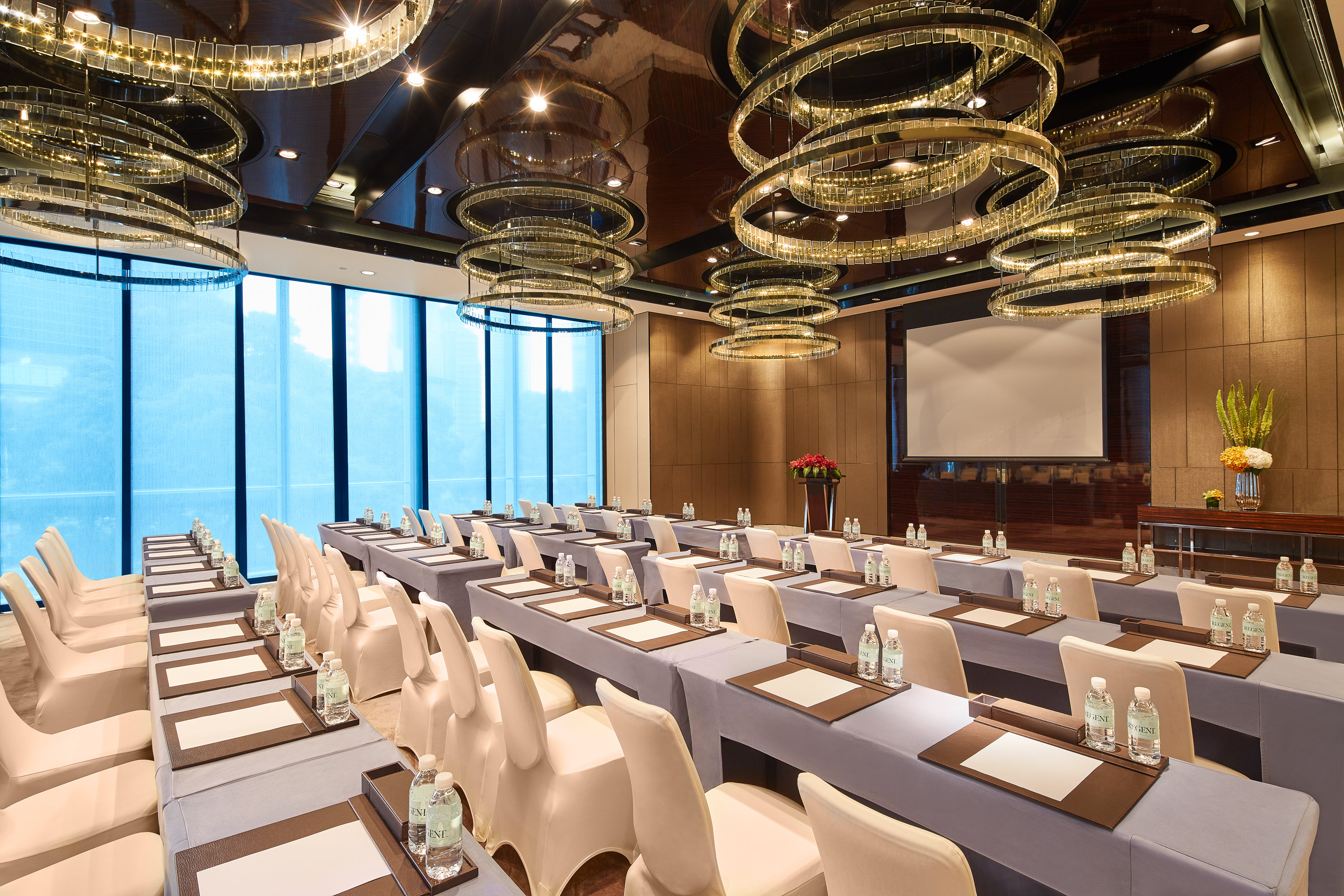Regent Pudong Shanghai 70/84