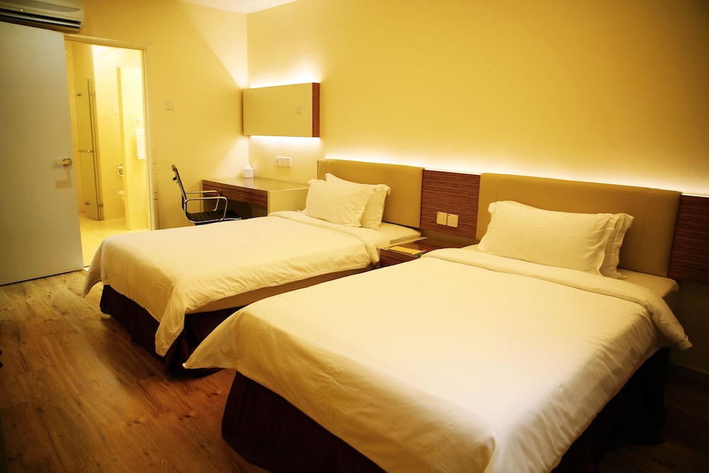 2 BEDROOMS, SUITE