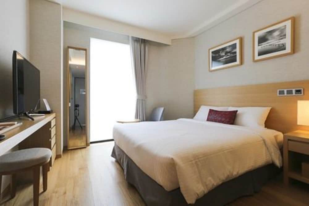 DELUXE, DOUBLE BED