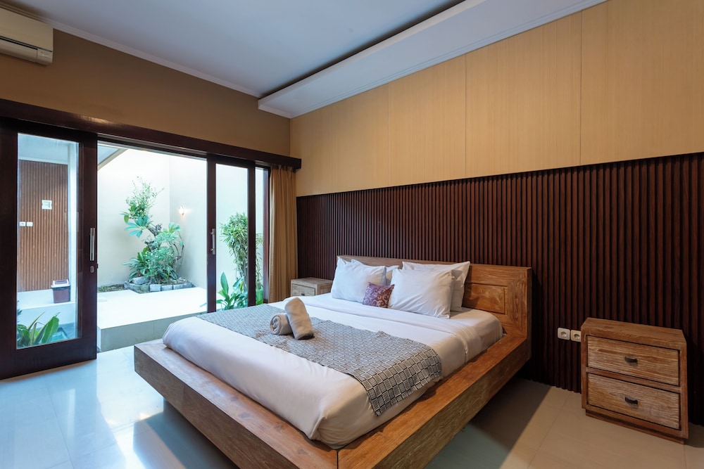 Karana Villa Bali 32/64