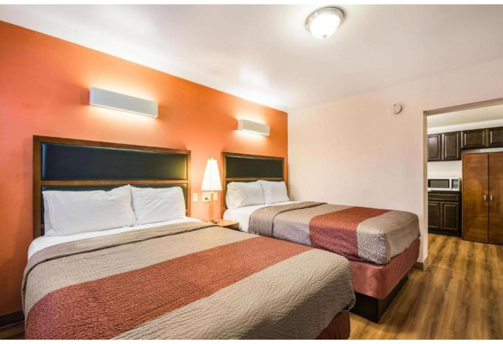 2 Full Beds - Non-Smoking