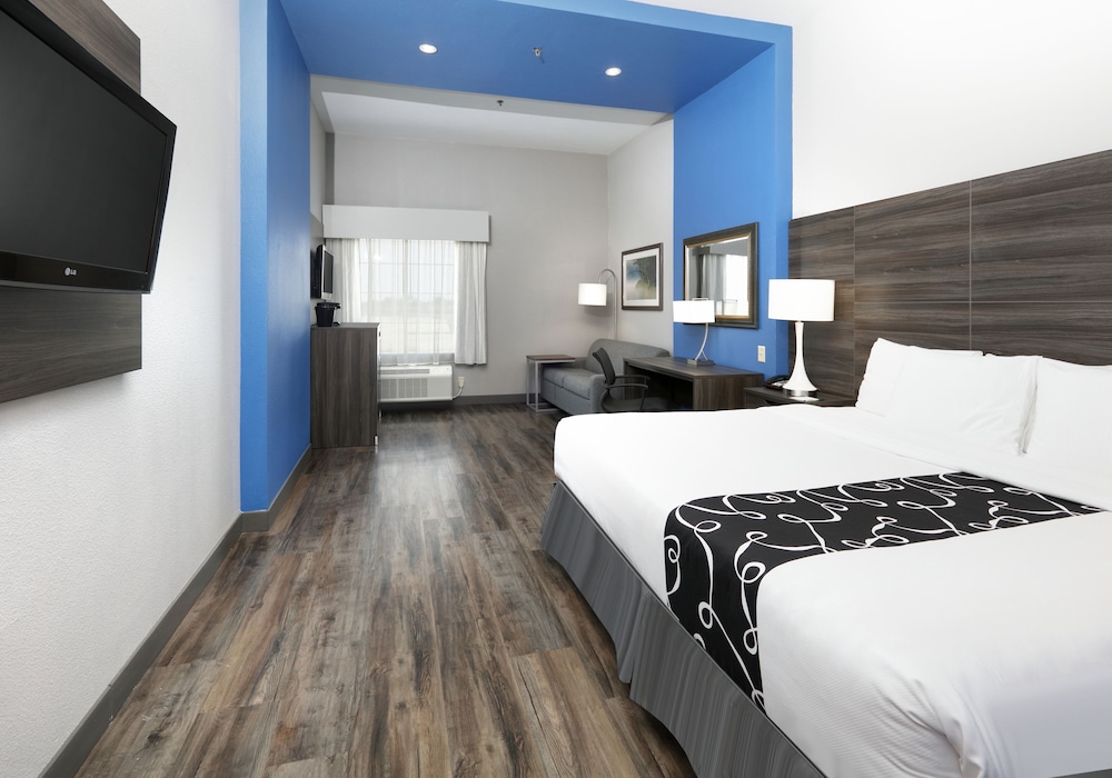 La Quinta Inn & Suites by Wyndham Denton - University Drive 16/41