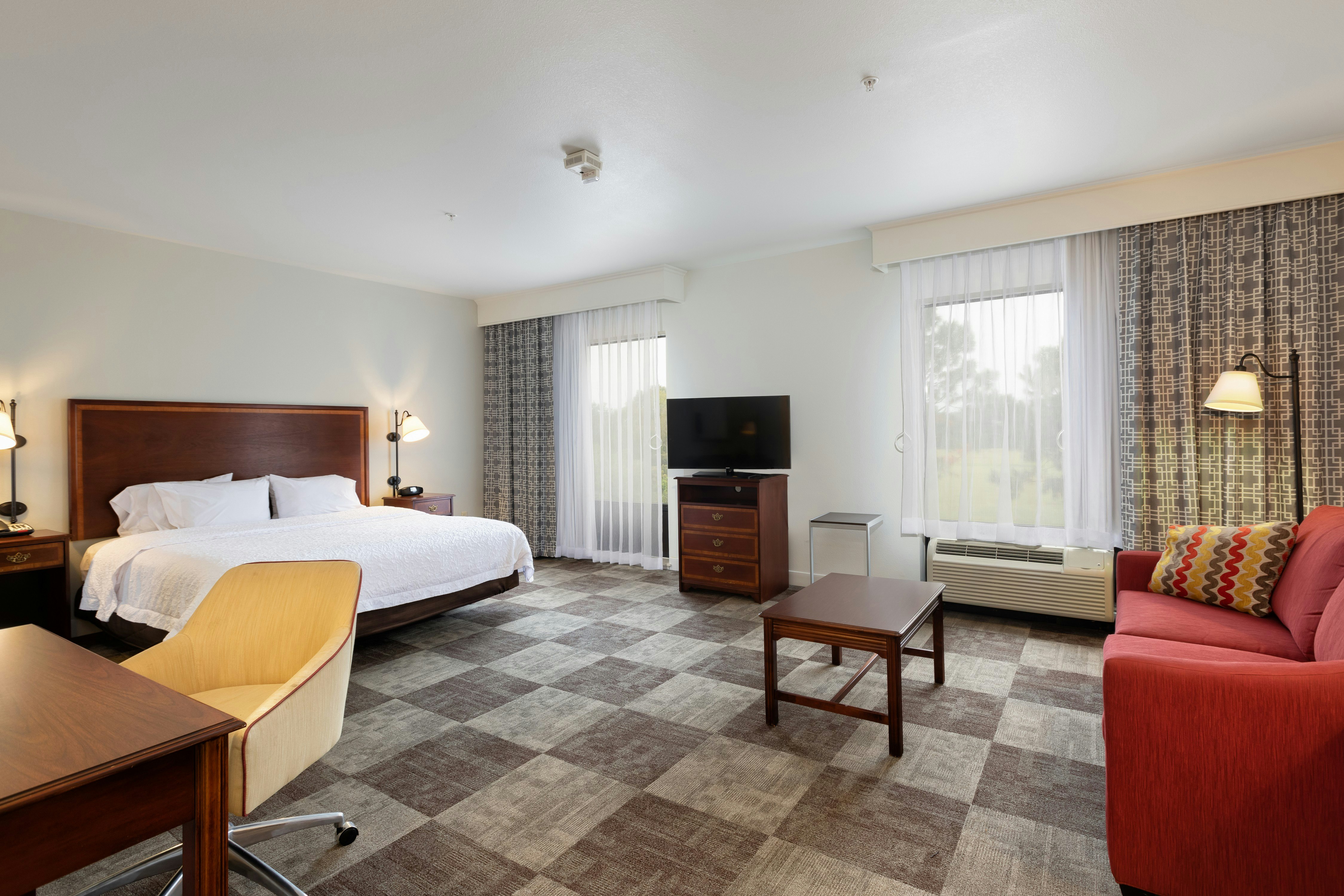 STUDIO, KING BED, ACCESSIBLE